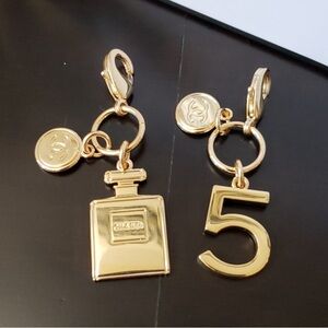 CHANEL No.5 LIMITED
EDITION CHANEL PERFUME BOTTLE CHARMS